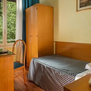Zimmer mit Kingsize-Bett