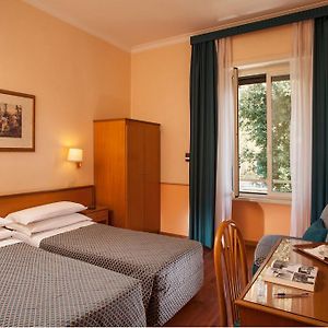 Zimmer mit Kingsize-Bett